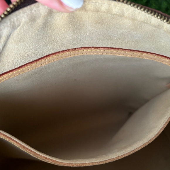 Louis Vuitton Retiro PM Monogram shoulder bag - Picture 12 of 17